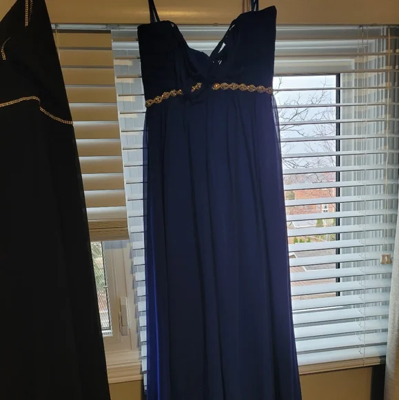 Dress - Picture 1 of 2